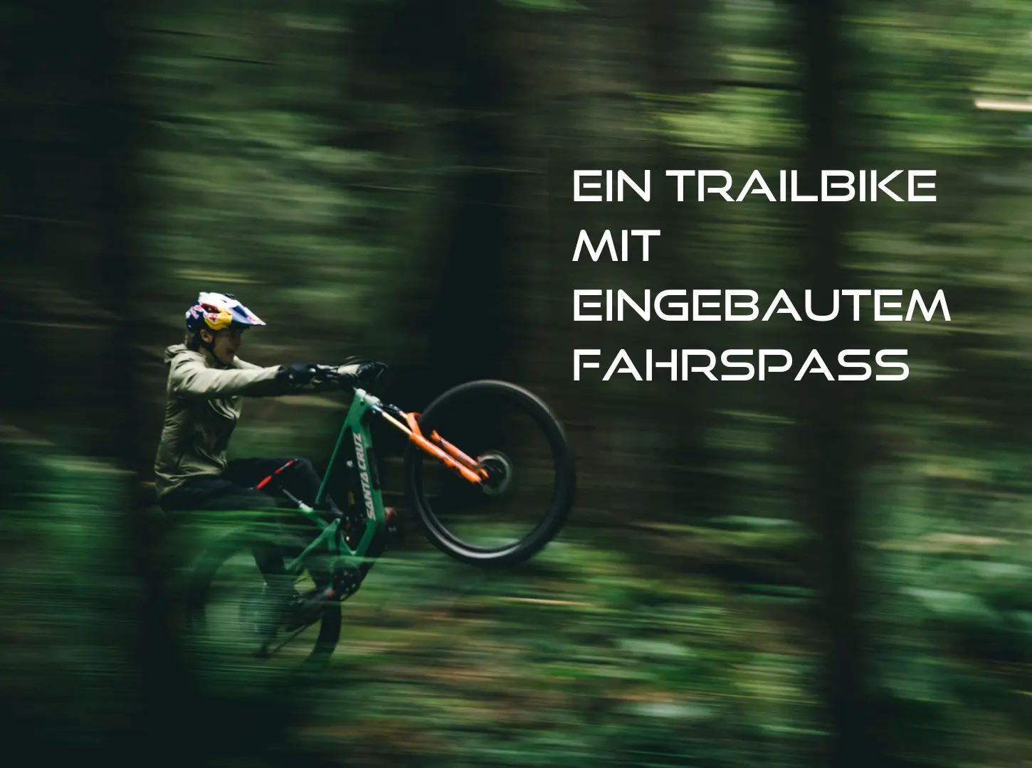 Santa Cruz 5010 mit Jackson Goldstone im Wald in Action mit einem Wheelie